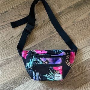 Herschel Supply Co. “Seventeen” Black Floral Crossbody/Fanny Pack/Bum Bag NF